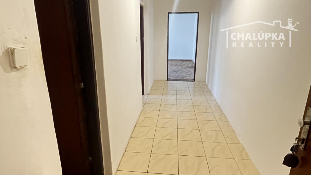 Veľký 2-izbový byt so záhradou 387 m2 v Trenčianskej Teplej