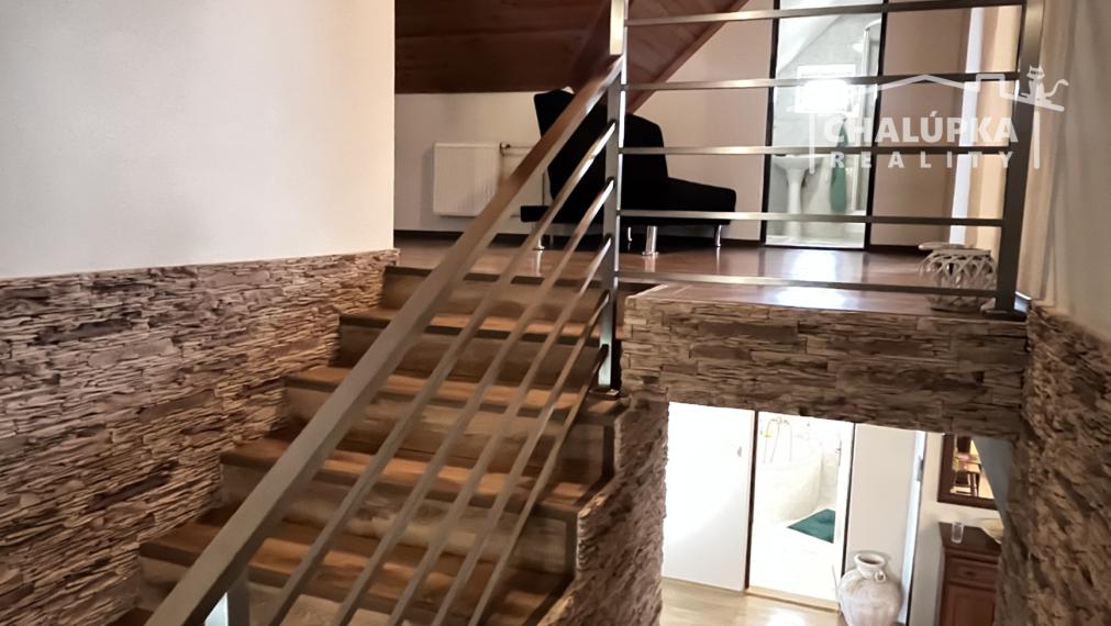 Veľký RD 6+1 s garážou, 2-prístreškom a krásnym 2066 m2 pozemkom, Dubodiel