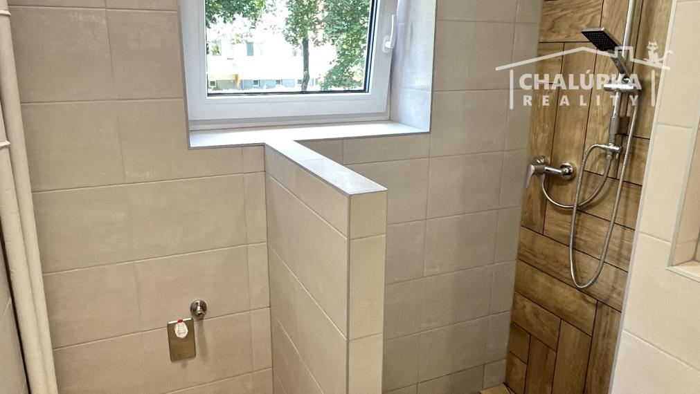 REZERVOVANÉ Tehlový 2-izbový byt s lodžiou Trenčín - Dlhé Hony