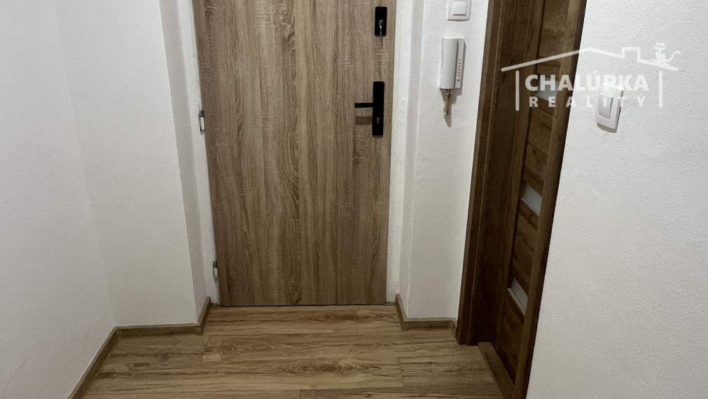 REZERVOVANÉ Tehlový 2-izbový byt s lodžiou Trenčín - Dlhé Hony