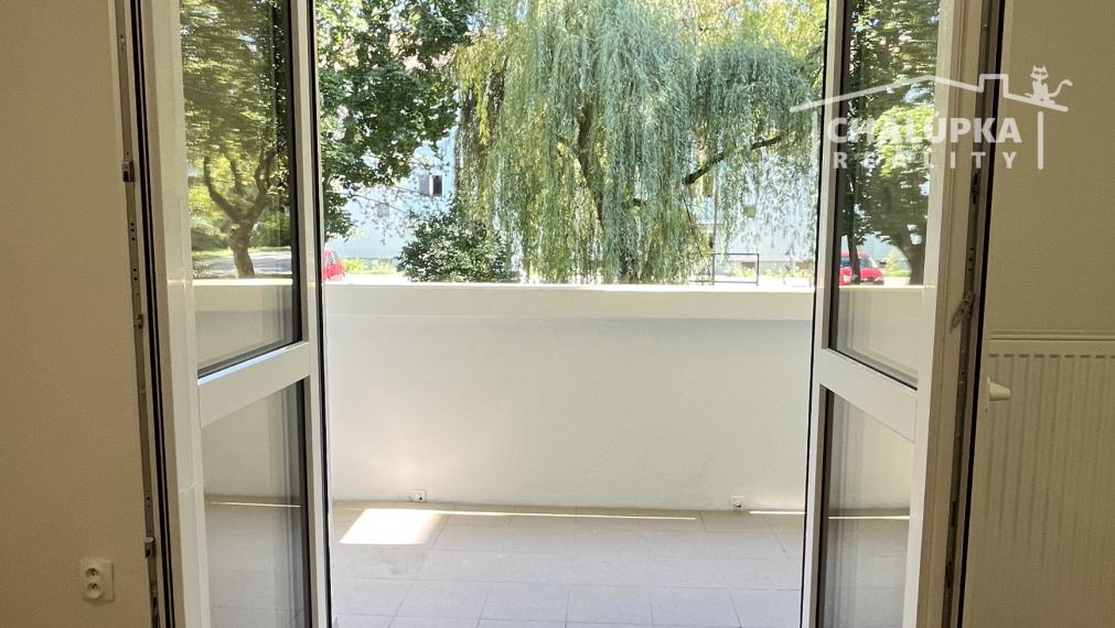 REZERVOVANÉ Tehlový 2-izbový byt s lodžiou Trenčín - Dlhé Hony