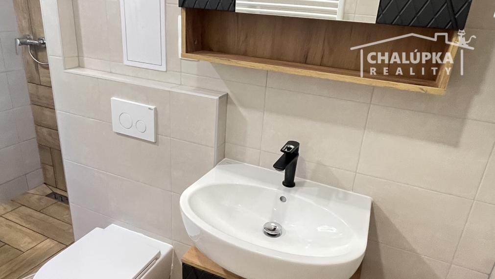 REZERVOVANÉ Tehlový 2-izbový byt s lodžiou Trenčín - Dlhé Hony