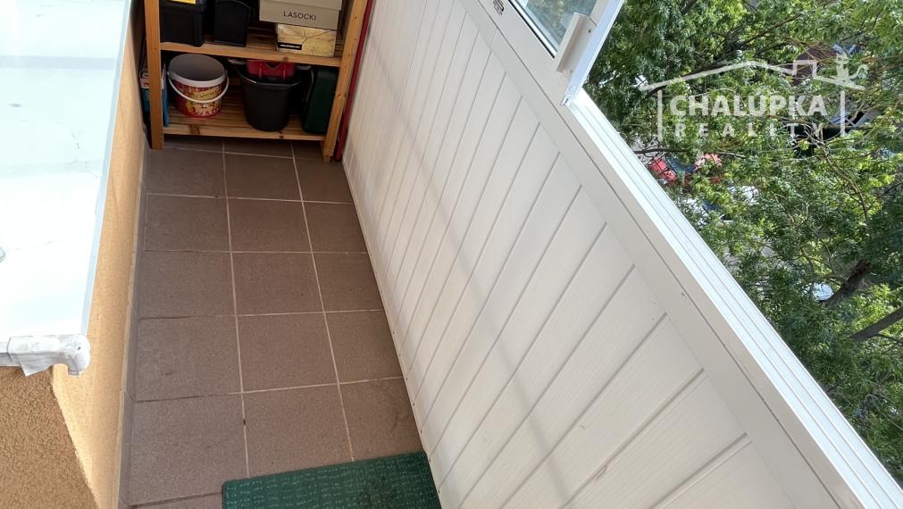 REZERVOVANÉ: Slnečný 2-izbový byt 57 m2 + 2 lodžie, ul. Západná, Trenčín - Juh