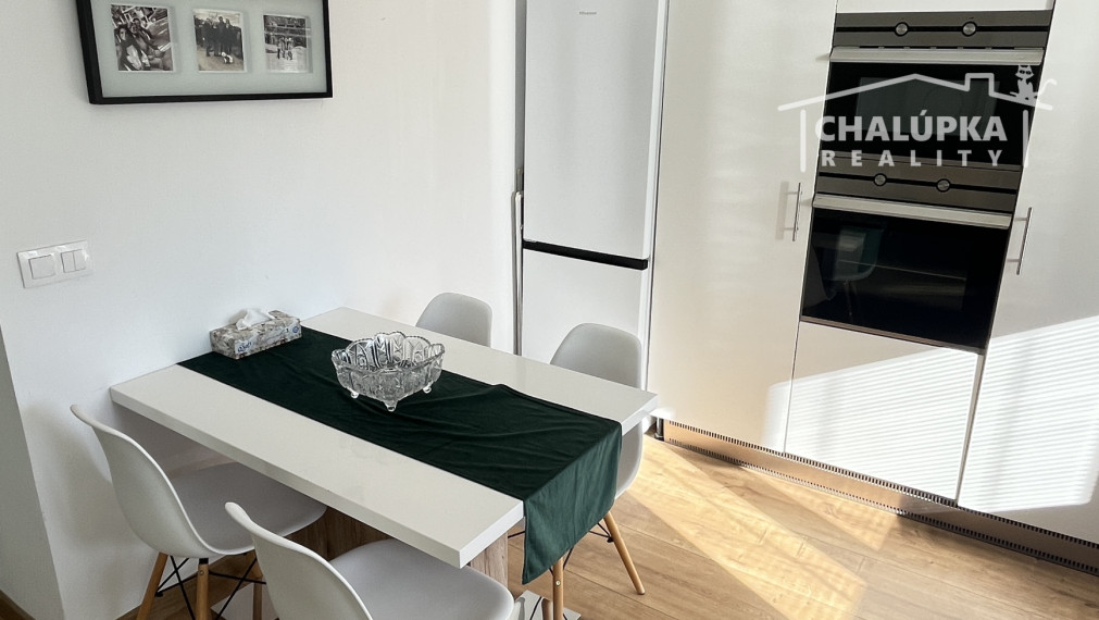 Krásny 2-izbový byt s lodžiou 71 m2 v Trenčíne - Dlhé Hony