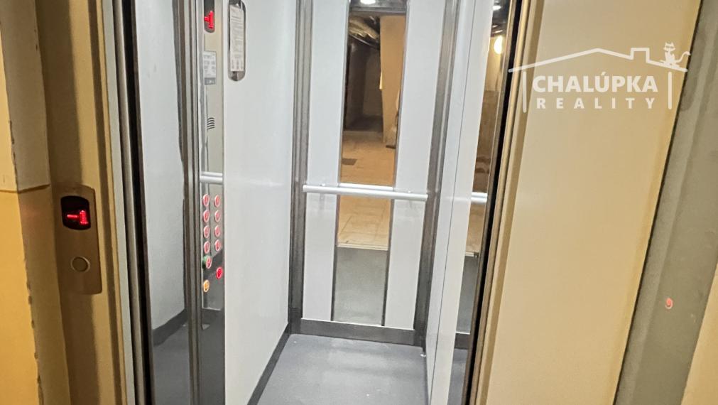 3-izbový byt s lodžiou 79 m2 na ul. Bazovského v Trenčíne - Juh