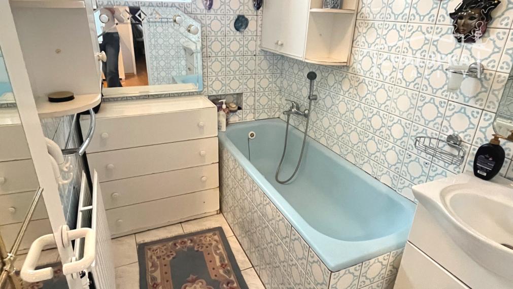 RD s 2 bytovými jednotkami (2x 3+1), 2 garážami, jazierkom a 1192 m2 pozemkom, Svinná