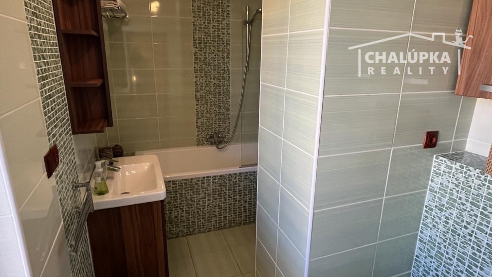 Zrekonštruovaný 3-izbový mezanín, 2 balkóny, ul. Halalovka, Trenčín - Juh III