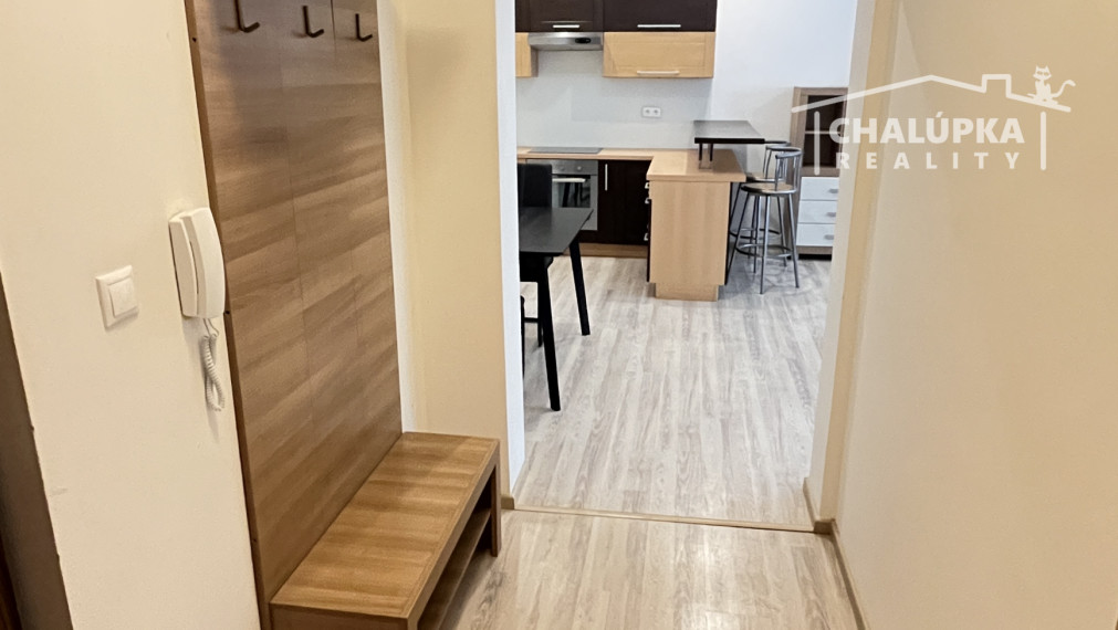 Na prenájom: Zariadený 2-izbový byt v centre Trenčína