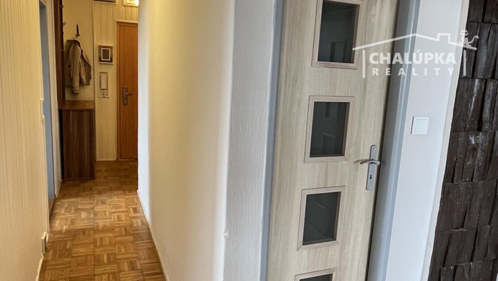 Zariadený 3-izbový byt s lodžiou 69 m2 na ul. J. Hollého v Trenčíne