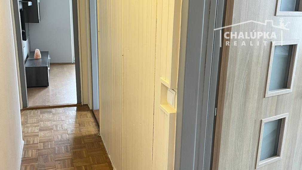 Zariadený 3-izbový byt s lodžiou 69 m2 na ul. J. Hollého v Trenčíne