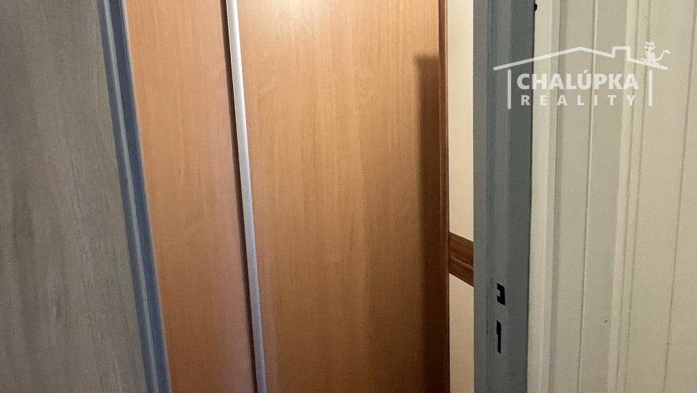 Zariadený 3-izbový byt s lodžiou 69 m2 na ul. J. Hollého v Trenčíne