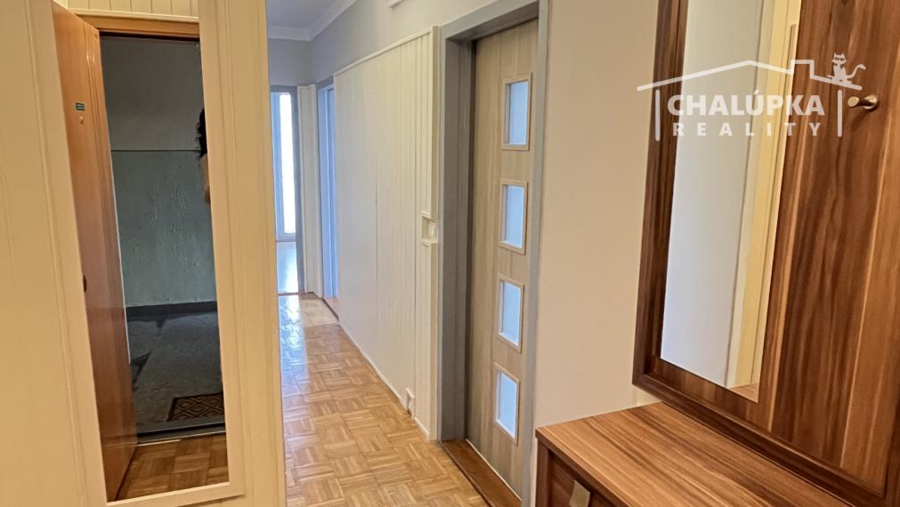 Zariadený 3-izbový byt s lodžiou 69 m2 na ul. J. Hollého v Trenčíne