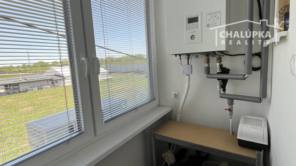 2-izbový byt 82 m2 so záhradou 342 m2, garážou a hosp. časťou, Kostolná-Záriečie pri Trenčíne
