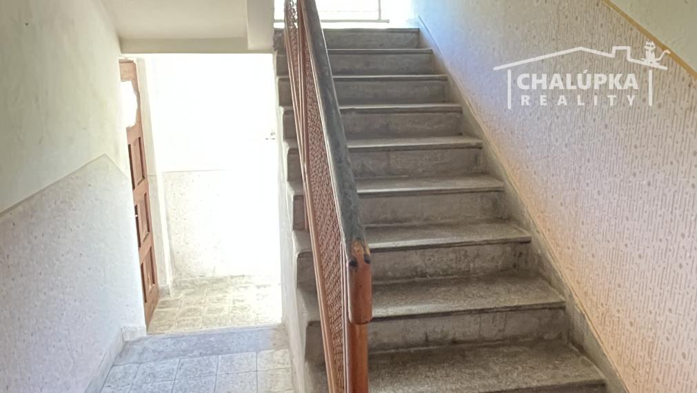 Veľký rodinný dom 5+1 s veľkým pozemkom 3667 m2, obec Svinná