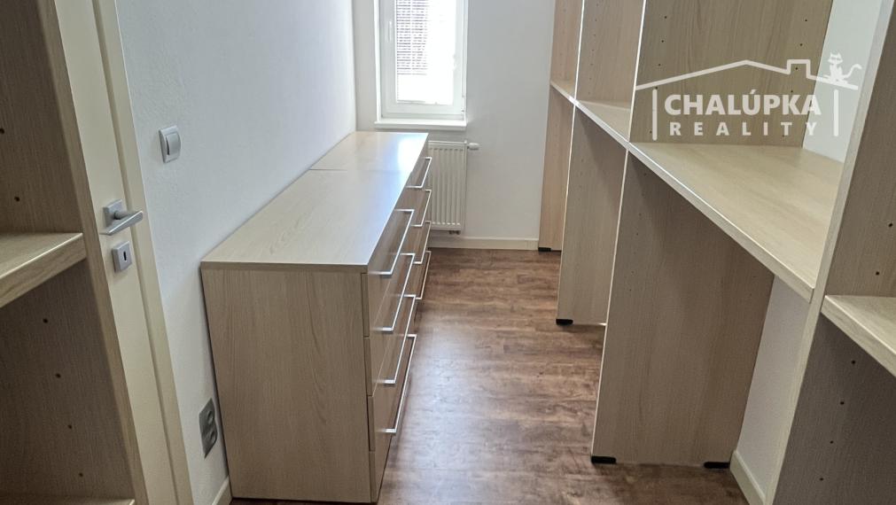 RD (5+1, 230 m2 obytná plocha) + 3 terasy, 2-garáž, Trenčianske Stankovce