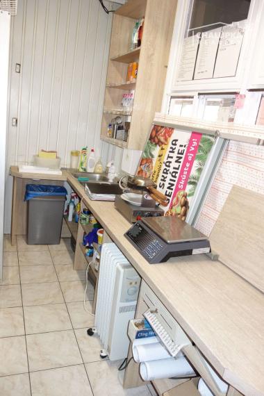 Stánok po rokonštrukcii 6 m2 priamo v centre Novej Dubnice