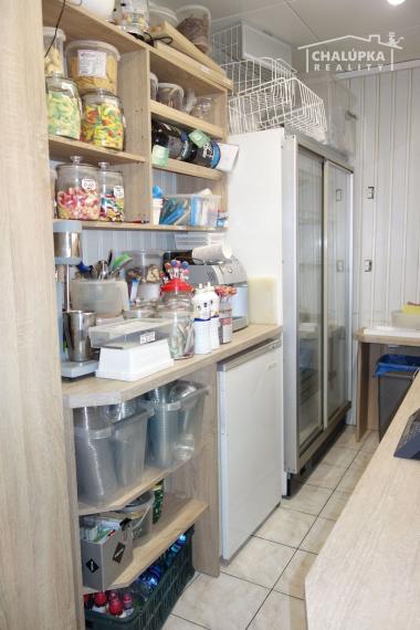 Stánok po rokonštrukcii 6 m2 priamo v centre Novej Dubnice