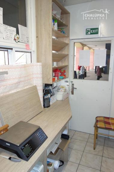 Stánok po rokonštrukcii 6 m2 priamo v centre Novej Dubnice