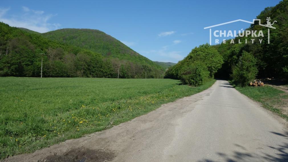 Pozemok 3348 m2 v Chocholnej-Velčiciach časť Pod Tlstou horou