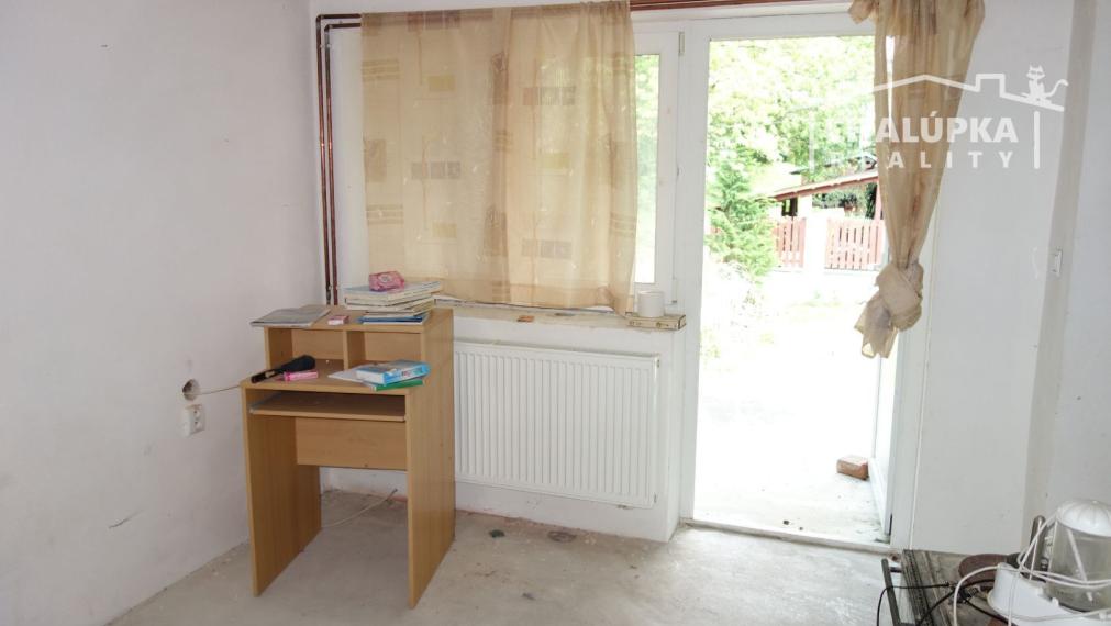 Chata v Mníchovej Lehote časť Jarky s 889 m2 pozemkom