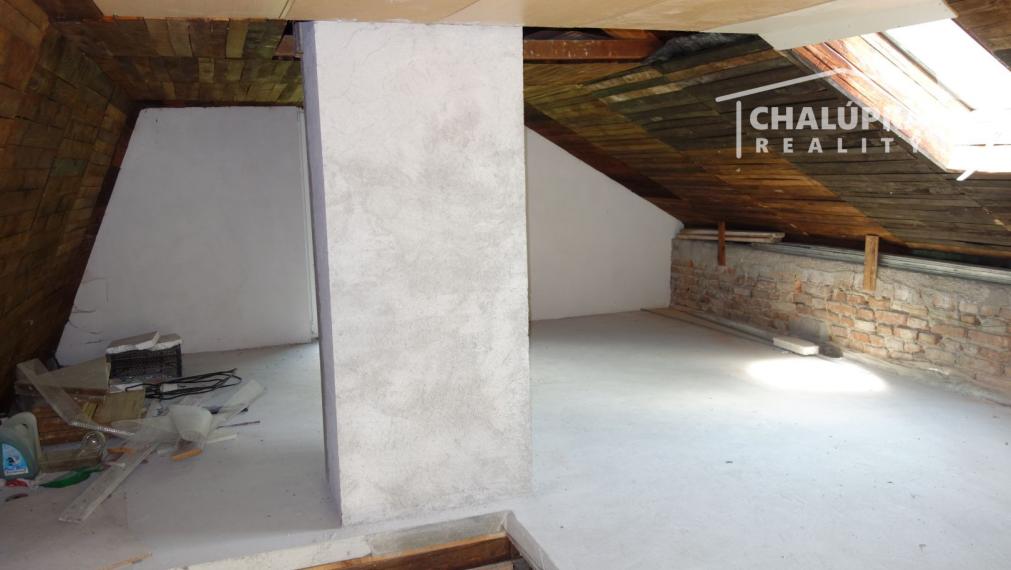 Chata v Mníchovej Lehote časť Jarky s 889 m2 pozemkom