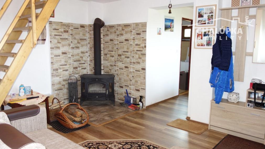 Krásna, zariadená chata v Beckove s úžasným výhľadom na hrad a 552 m2 pozemkom