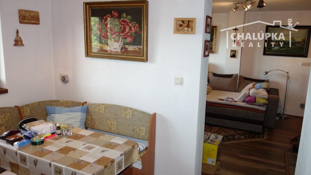 Krásna, zariadená chata v Beckove s úžasným výhľadom na hrad a 552 m2 pozemkom