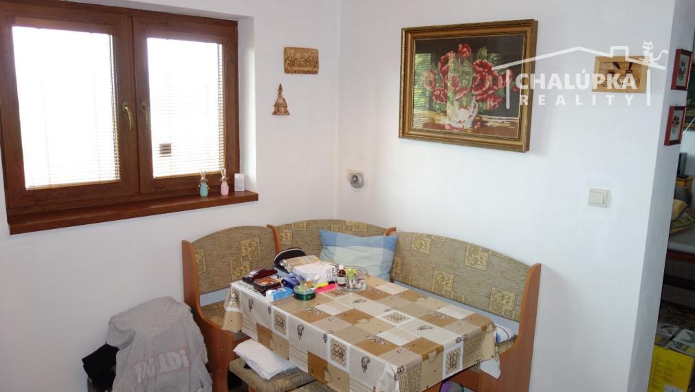 Krásna, zariadená chata v Beckove s úžasným výhľadom na hrad a 552 m2 pozemkom