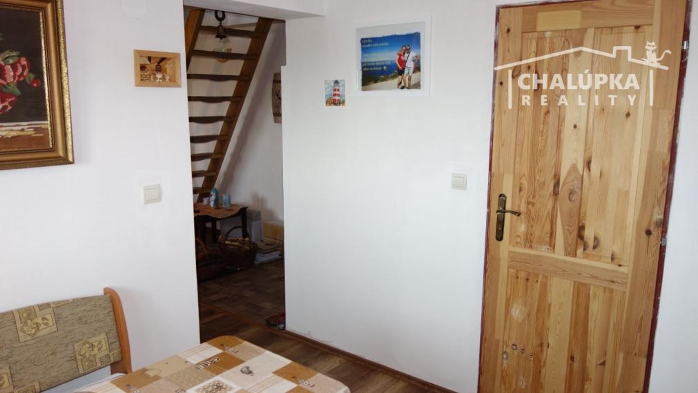 Krásna, zariadená chata v Beckove s úžasným výhľadom na hrad a 552 m2 pozemkom