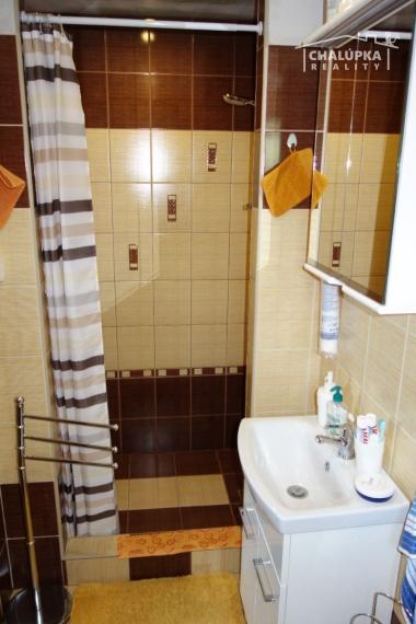 Krásna, zariadená chata v Beckove s úžasným výhľadom na hrad a 552 m2 pozemkom