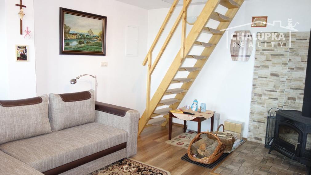 Krásna, zariadená chata v Beckove s úžasným výhľadom na hrad a 552 m2 pozemkom