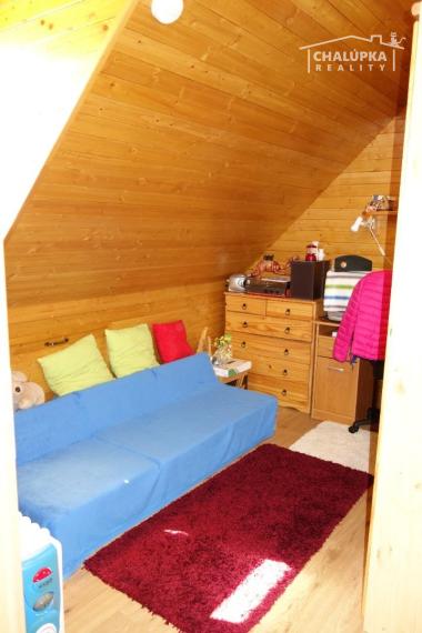 Krásna, zariadená chata v Beckove s úžasným výhľadom na hrad a 552 m2 pozemkom