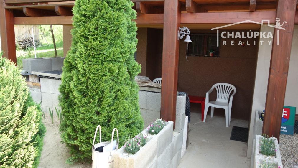 Krásna, zariadená chata v Beckove s úžasným výhľadom na hrad a 552 m2 pozemkom