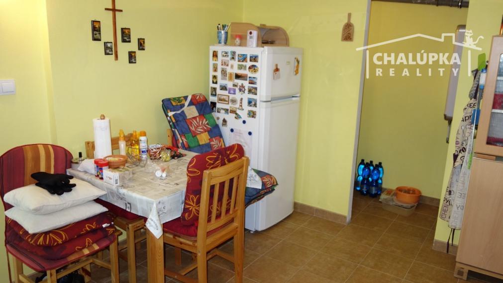 Krásna, zariadená chata v Beckove s úžasným výhľadom na hrad a 552 m2 pozemkom