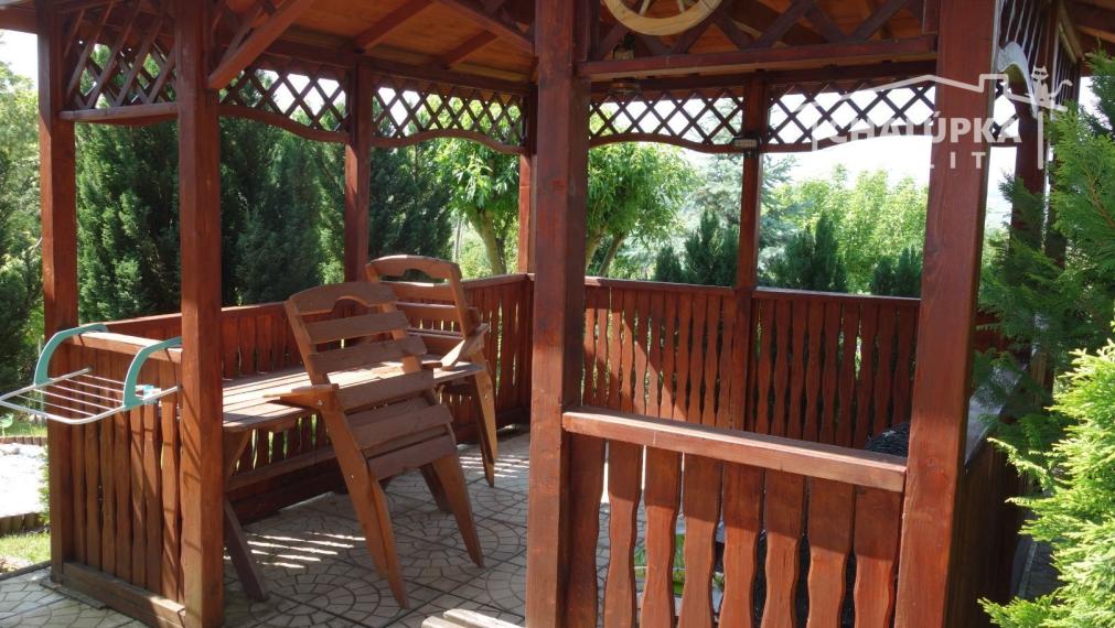 Krásna, zariadená chata v Beckove s úžasným výhľadom na hrad a 552 m2 pozemkom