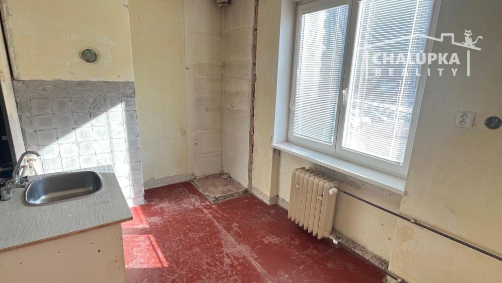 Tehlový 2-izbový byt s veľkým balkónom v Tr. Tepliciach