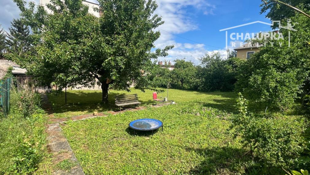 Veľký 2-izbový byt so záhradou 387 m2 v Trenčianskej Teplej