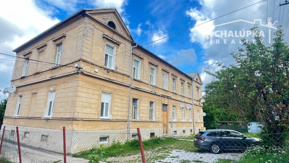 Veľký 2-izbový byt so záhradou 387 m2 v Trenčianskej Teplej