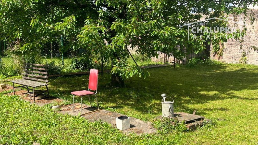 Veľký 2-izbový byt so záhradou 387 m2 v Trenčianskej Teplej