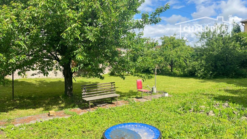 Veľký 2-izbový byt so záhradou 387 m2 v Trenčianskej Teplej