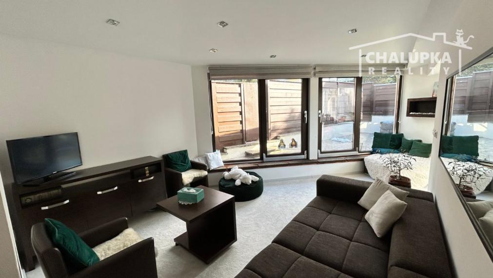 Krásny 2-izbový byt 70 m2 + terasa 28 m2 v centre Trenčína