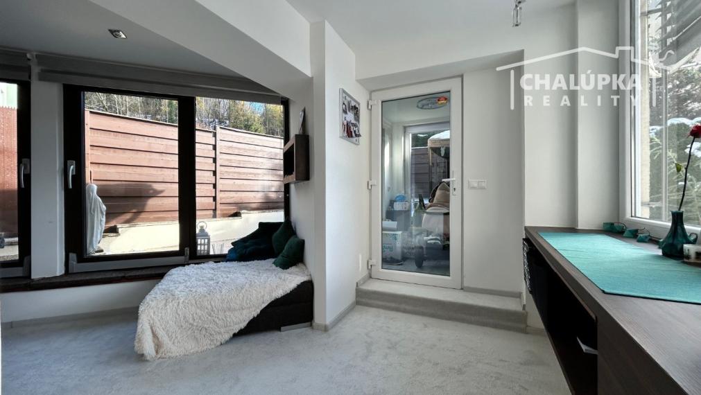 Krásny 2-izbový byt 70 m2 + terasa 28 m2 v centre Trenčína