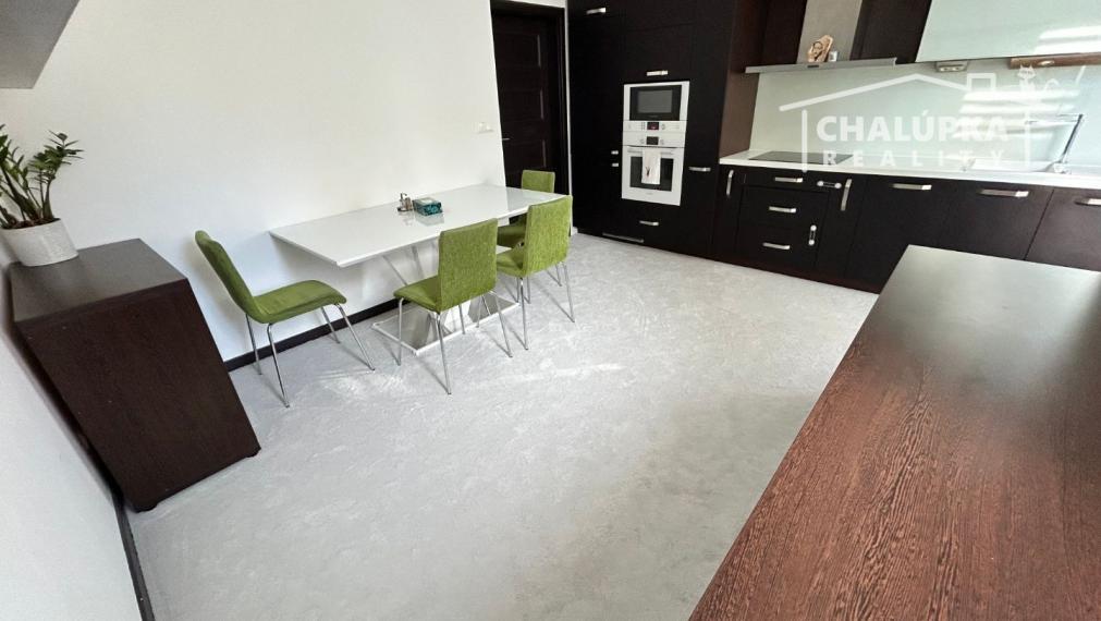 Krásny 2-izbový byt 70 m2 + terasa 28 m2 v centre Trenčína