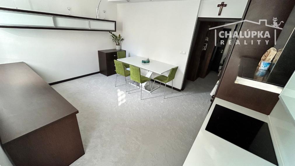 Krásny 2-izbový byt 70 m2 + terasa 28 m2 v centre Trenčína