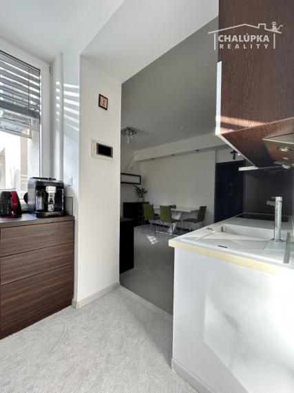 Krásny 2-izbový byt 70 m2 + terasa 28 m2 v centre Trenčína