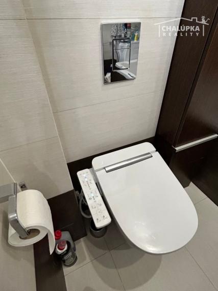 Krásny 2-izbový byt 70 m2 + terasa 28 m2 v centre Trenčína