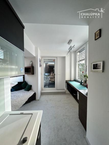 Krásny 2-izbový byt 70 m2 + terasa 28 m2 v centre Trenčína