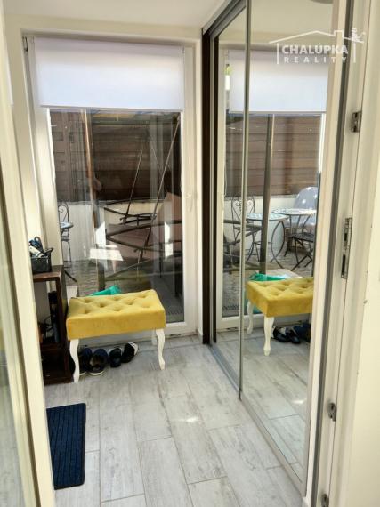 Krásny 2-izbový byt 70 m2 + terasa 28 m2 v centre Trenčína