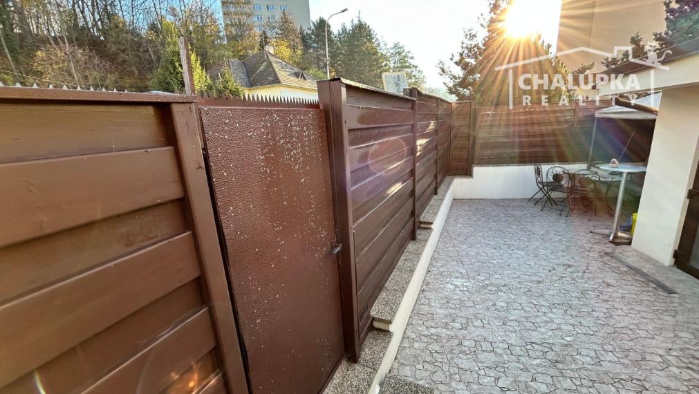 Krásny 2-izbový byt 70 m2 + terasa 28 m2 v centre Trenčína