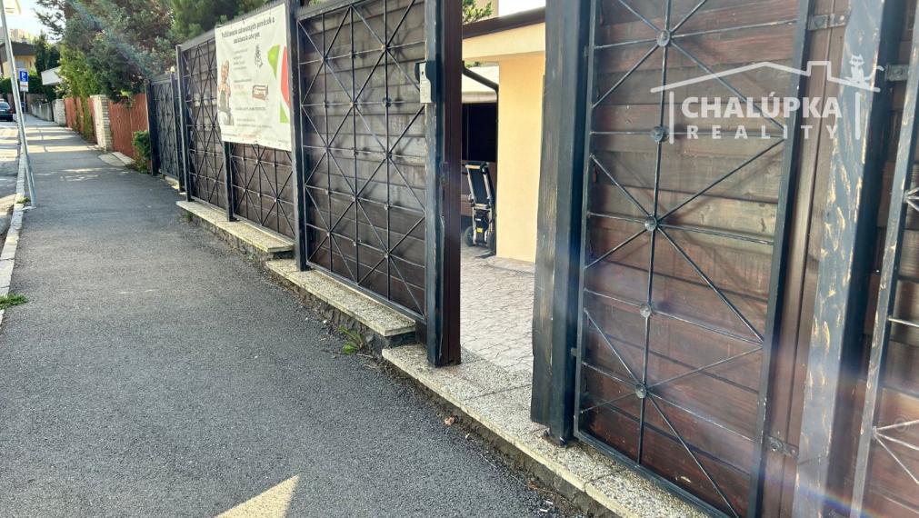 Krásny 2-izbový byt 70 m2 + terasa 28 m2 v centre Trenčína